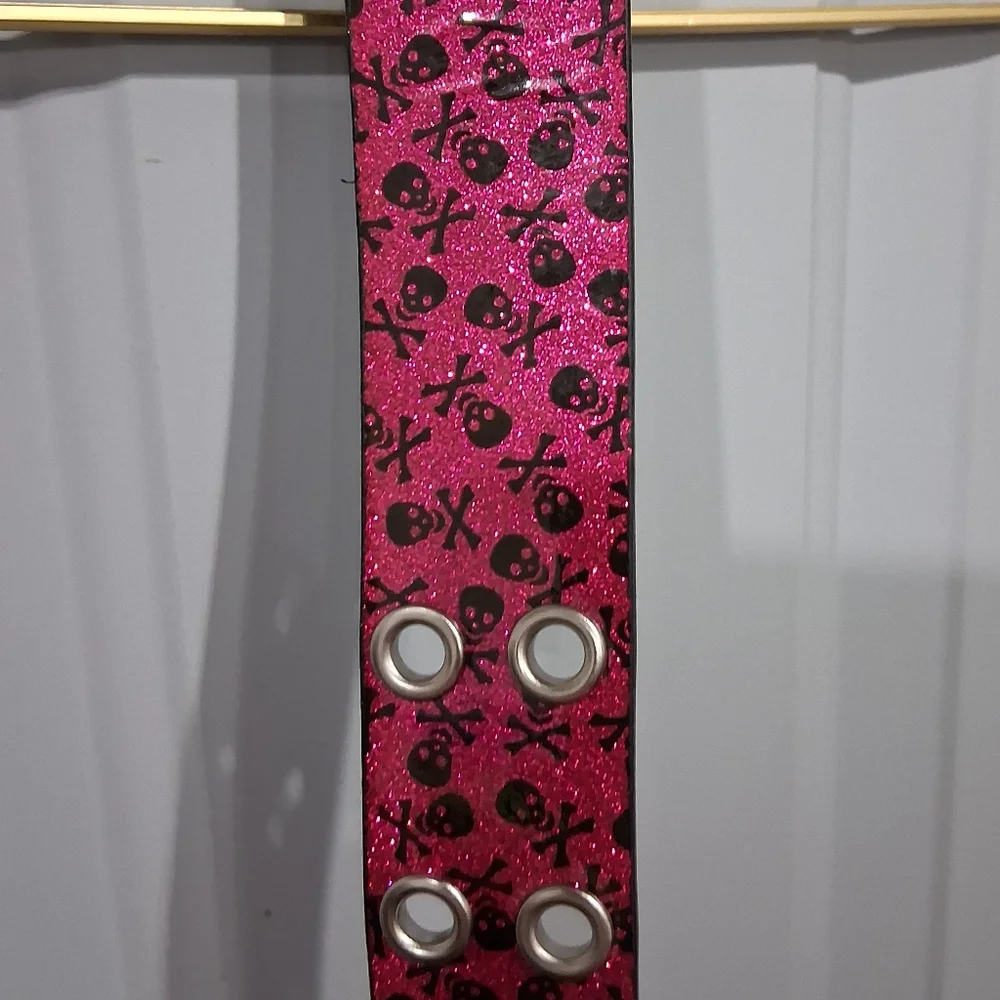 Stylish Pink Belt with Silver Accents (XL Ladies)